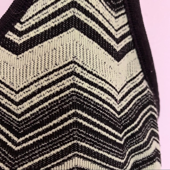 Lululemon Flow Chevron Weave Knit Sports Bra - Picture 3 of 13